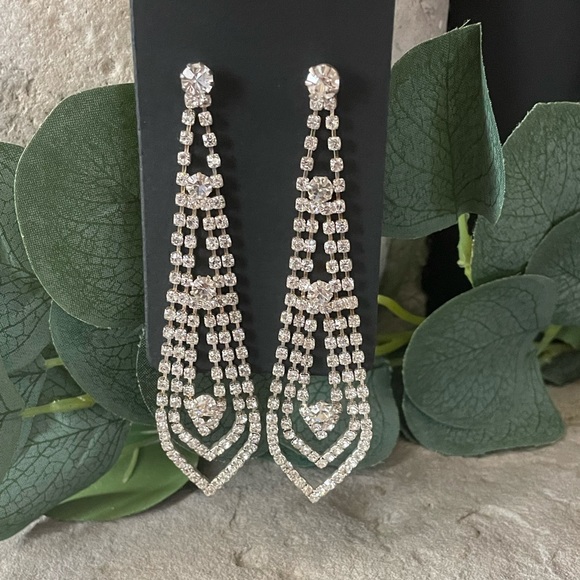 Rhinestone chandelier earrings - Picture 2 of 3
